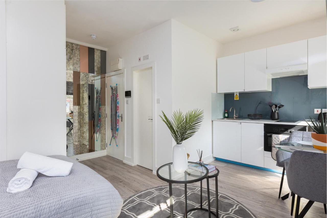 Studio Apt, 8 Min Walk From Tube 3 Лондон Экстерьер фото