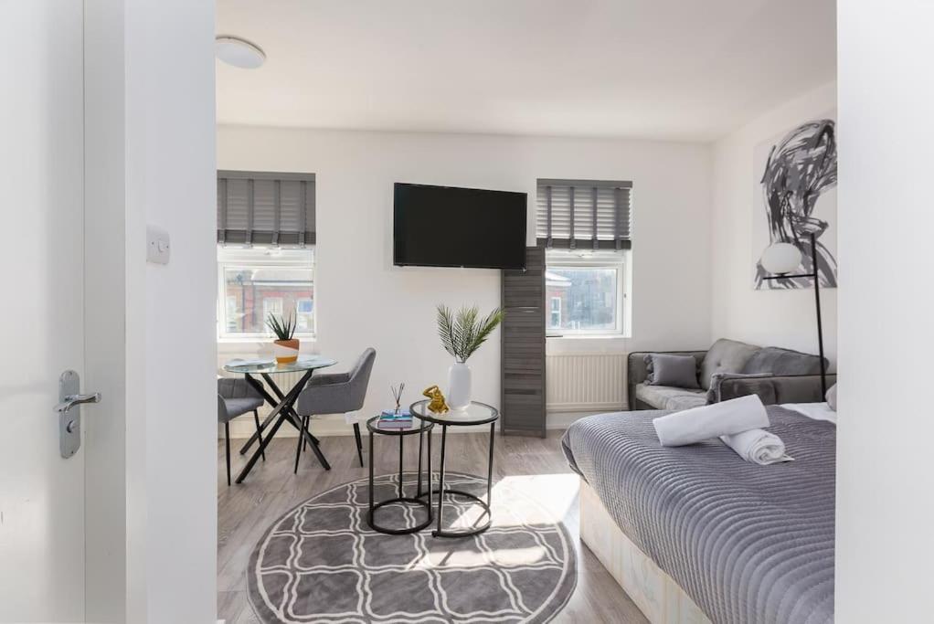 Studio Apt, 8 Min Walk From Tube 3 Лондон Экстерьер фото