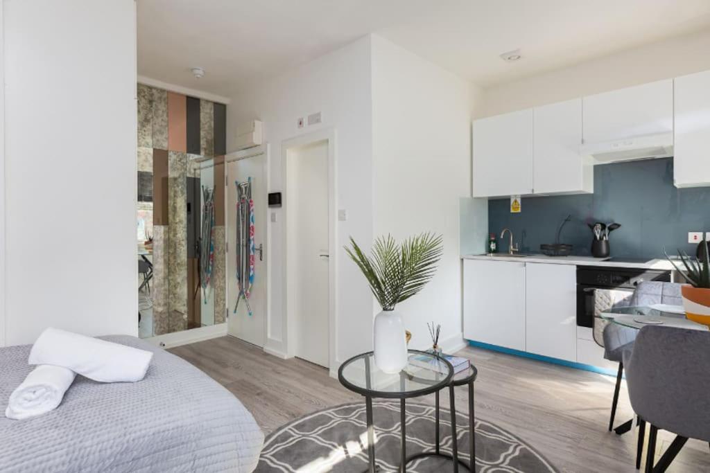Studio Apt, 8 Min Walk From Tube 3 Лондон Экстерьер фото