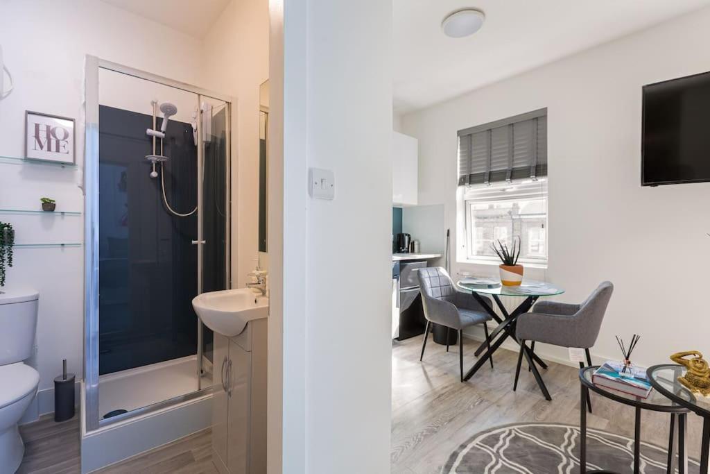 Studio Apt, 8 Min Walk From Tube 3 Лондон Экстерьер фото