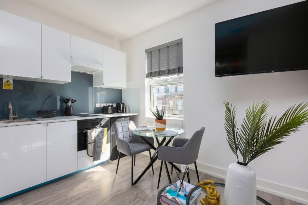 Studio Apt, 8 Min Walk From Tube 3 Лондон Экстерьер фото