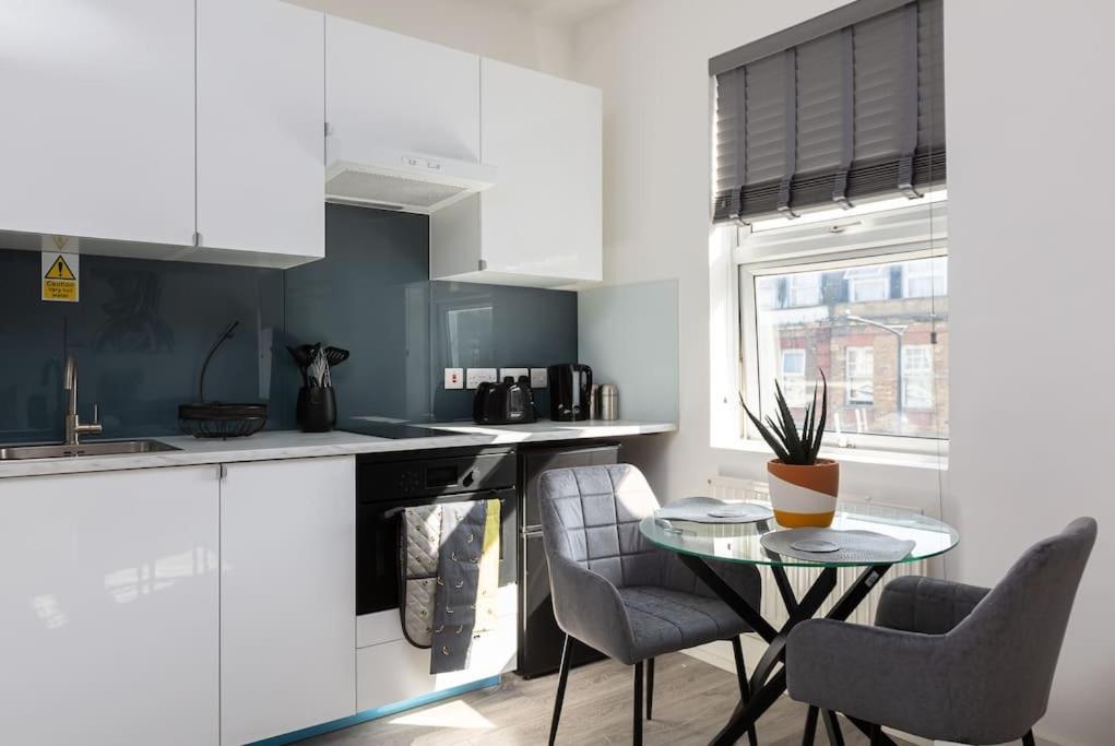 Studio Apt, 8 Min Walk From Tube 3 Лондон Экстерьер фото